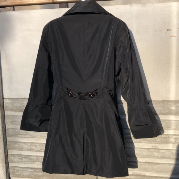 Votre Nom Trench Coat Perfect for Fall - Picture 12 of 14